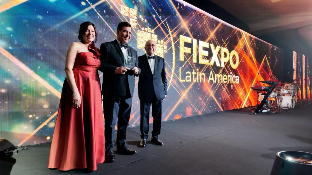 FIEXPO OTORGA A PARAGUAY EL PREMIO “REVELACIÓN DE LA REGIÓN”